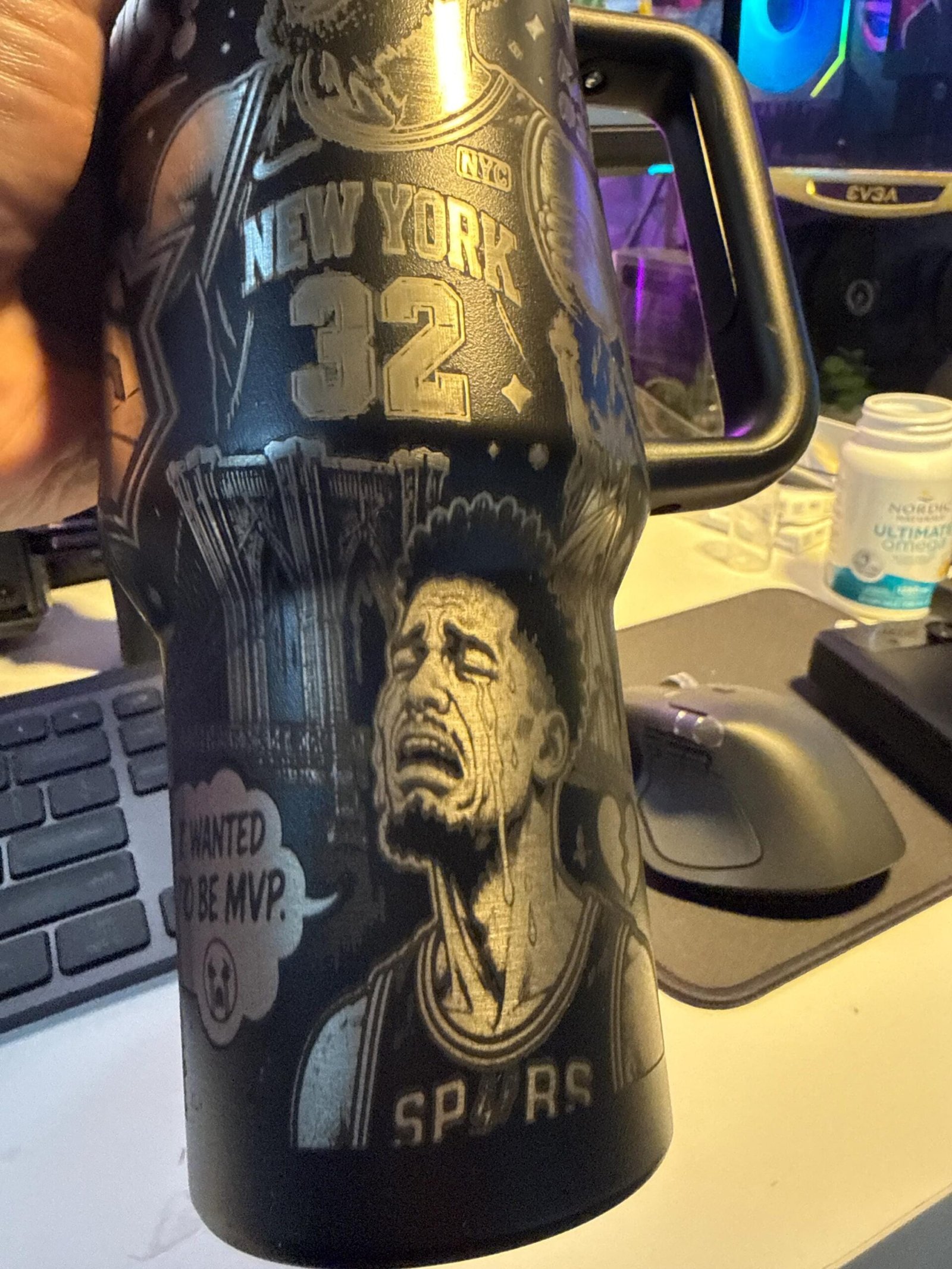 New York Knicks 40 oz Championship Tumbler - Image 3